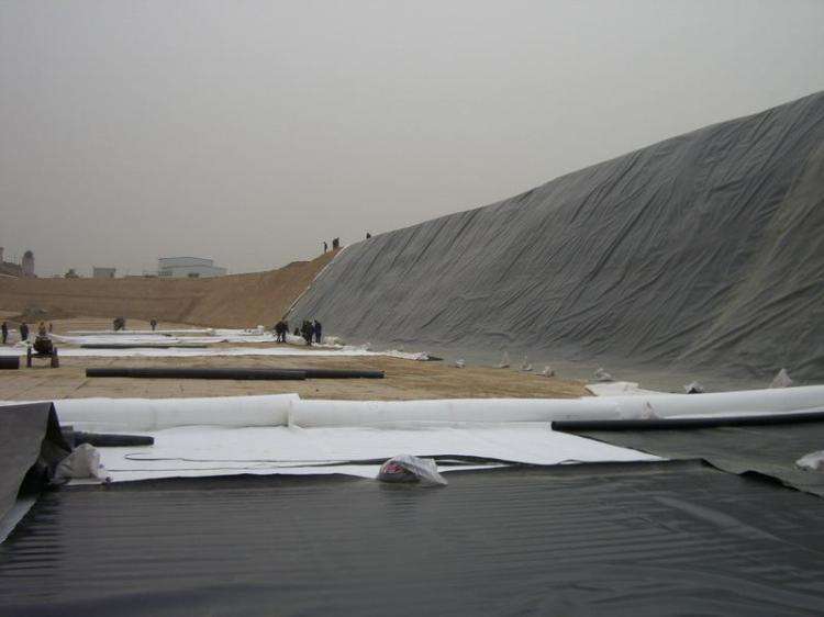 HDPE土工膜在景观湖中的作用